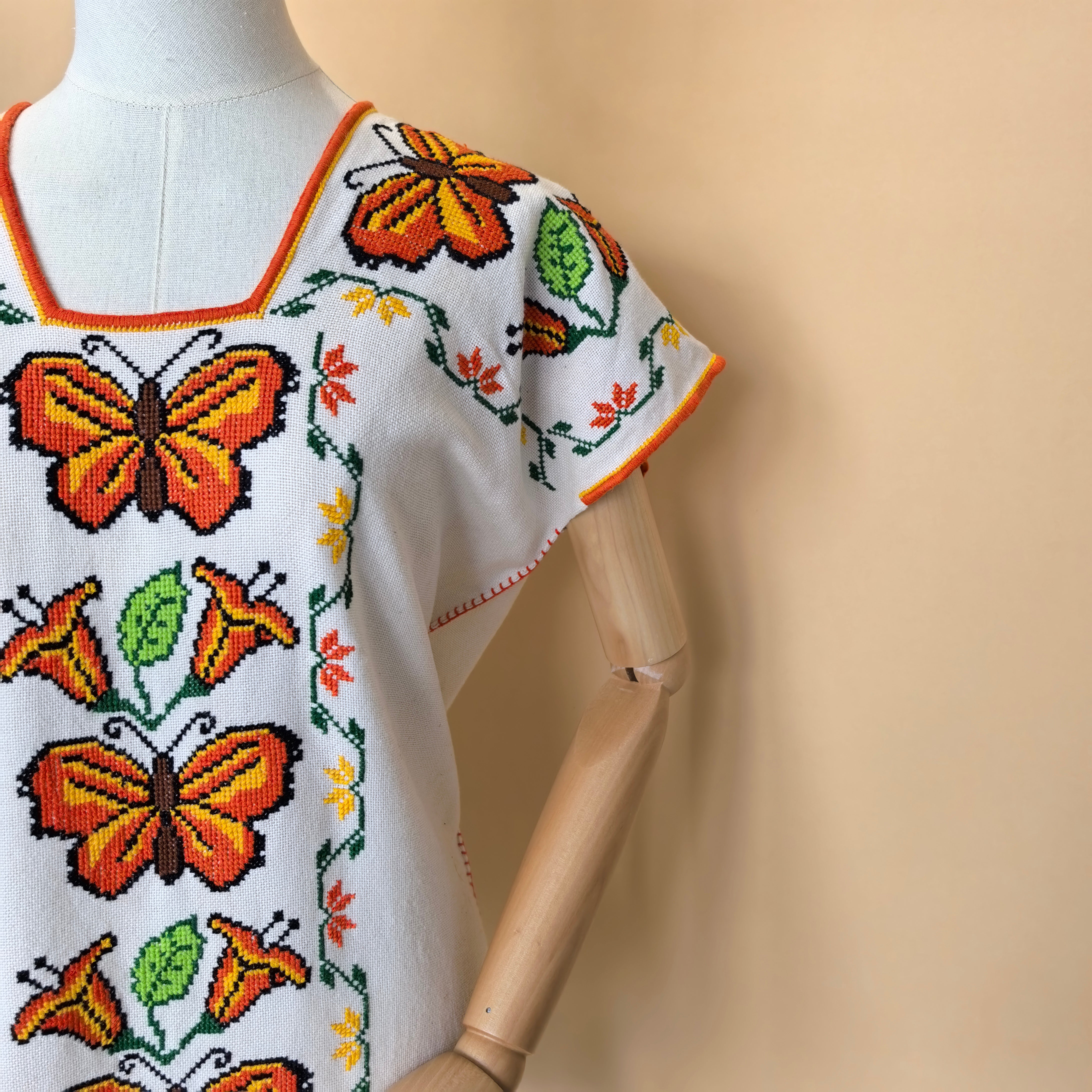 Huanengo Vestido Punto De Cruz Huanengo PARAKATA – - Main Image