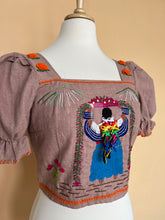 Cargar imagen en el visor de la galería, Crop top MUJERCITA PURÉPECHA
