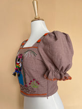 Cargar imagen en el visor de la galería, Crop top MUJERCITA PURÉPECHA
