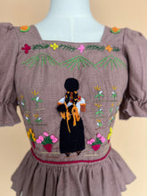 Cargar imagen en el visor de la galería, Crop top MUJERCITA PURÉPECHA
